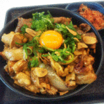 「外食感想」吉野家　新スタミナ超特盛丼　　豚・牛・鶏　３種類のお肉が乗っています。